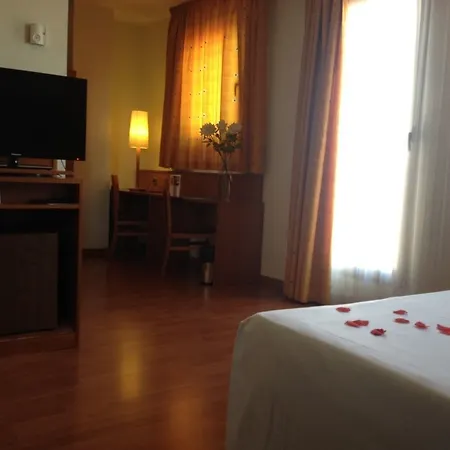 Отель Checkin Valencia Алакуас