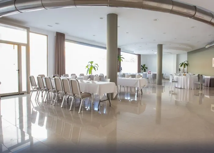 ホテル Checkin Valencia 3*